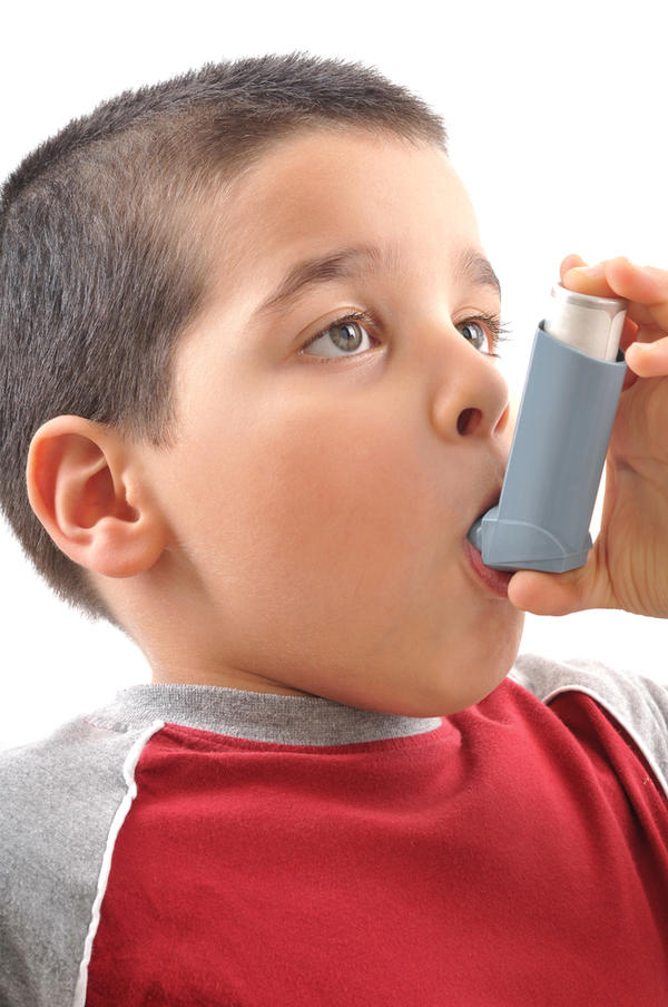 kid with asthma inhaler
